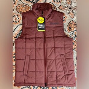 NWT mens Ariat Burgundy Quilted Vest water and wind resistant SIZE SMALL